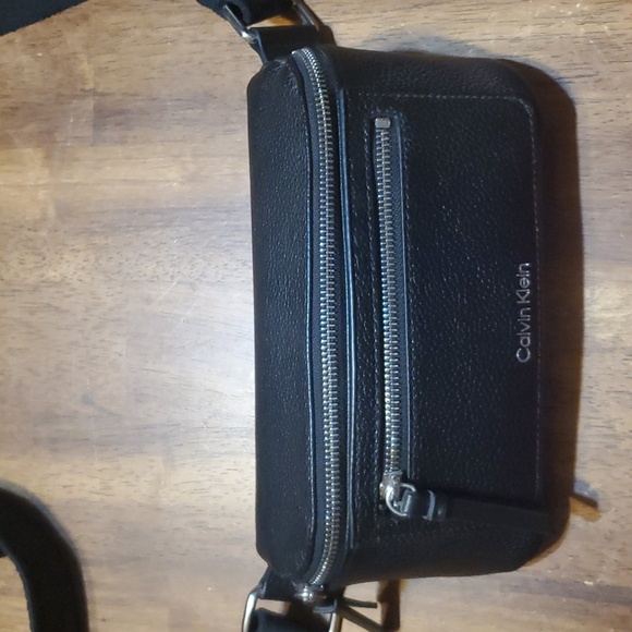 Black Leather Calvin Klein Belt Bag/Cross Body Bag New - Picture 3 of 12